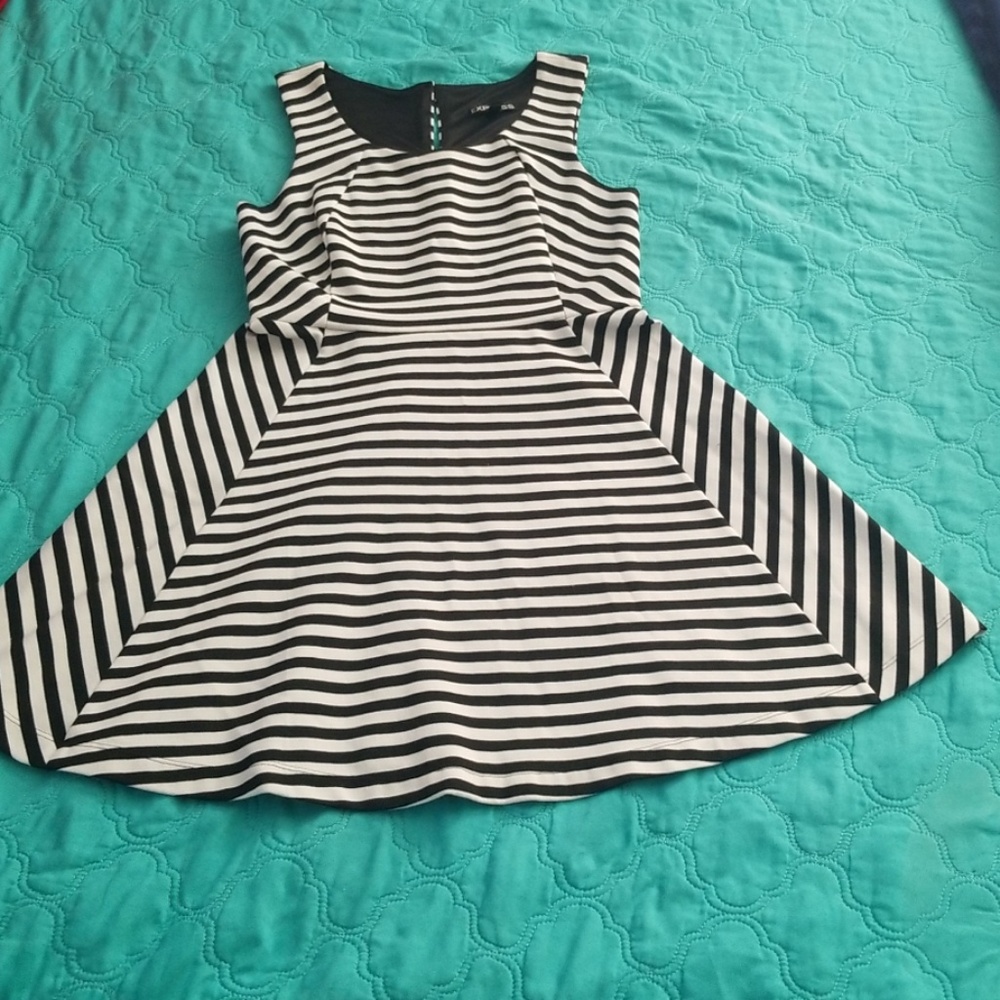 Express Dress - Picture 6 of 8